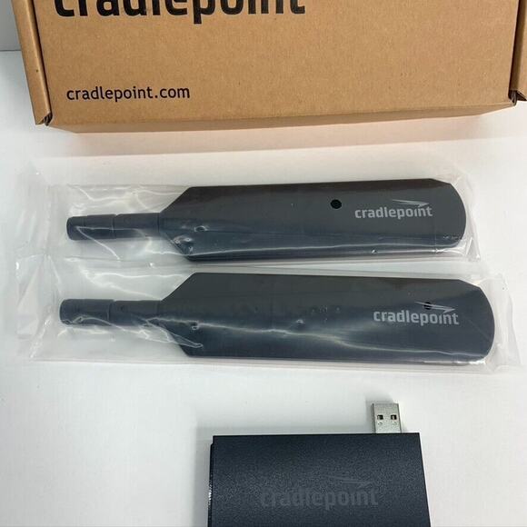 Cradlepoint Modem MC400LP6 4G LTE CAT 6 w/ Dual Antennas - AT&T/Verizon/T-Mobile - Picture 3 of 4